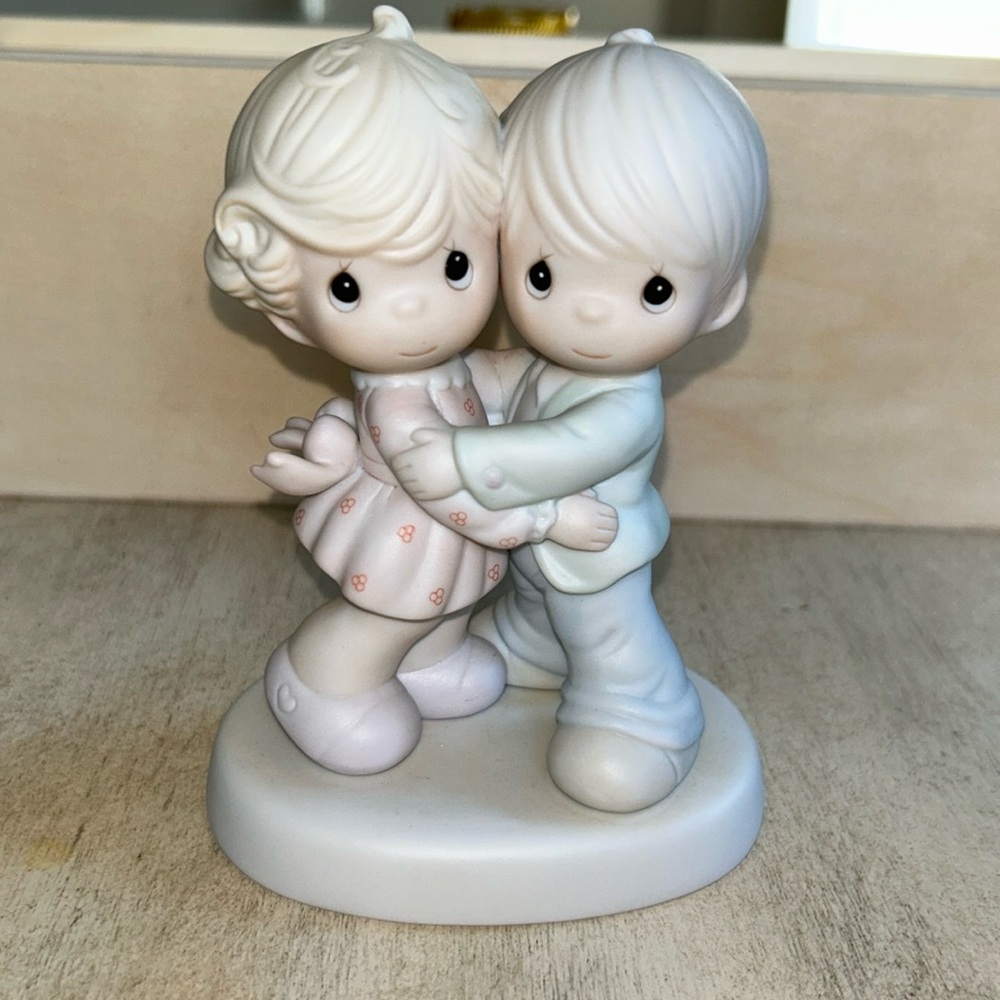 Precious Moments - 1990 Hug One Another 521299
